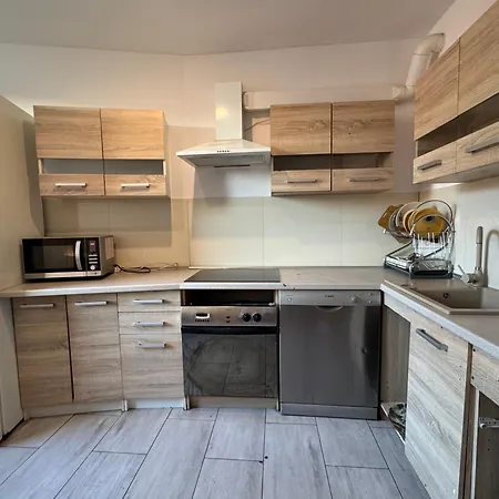 3 Rooms, 5 Beds, 7 People דירה ורוצלב
