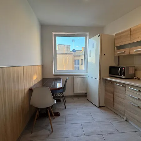 3 Rooms, 5 Beds, 7 People Апартаменти Вроцлав